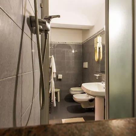 卡瓦略比安科酒店 基瓦索